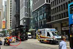 中環女過路捱電車撞 半昏迷送院搶救