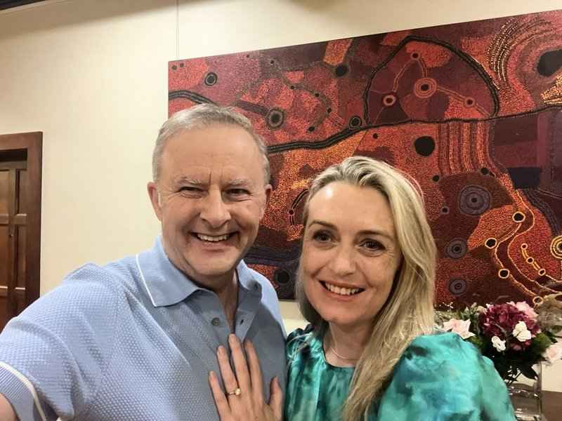 澳總理阿爾巴尼斯情人節求婚成功 社媒曬美照（有片）
