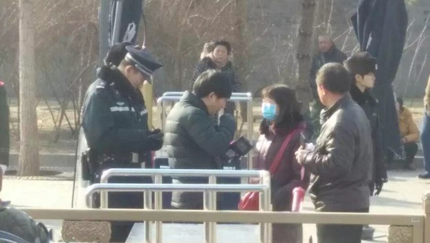 兩會北京氣氛緊張 廿米設三關卡嚴查記者