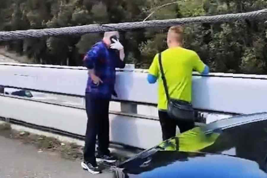 【有片】元朗塌高架電纜擊中小巴燈柱 中電致歉（更新）