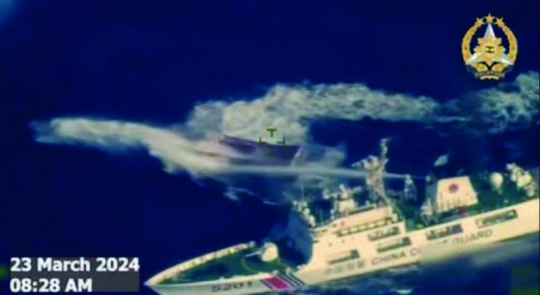 菲律賓補給船遭中共海警攻擊 影片令人震驚