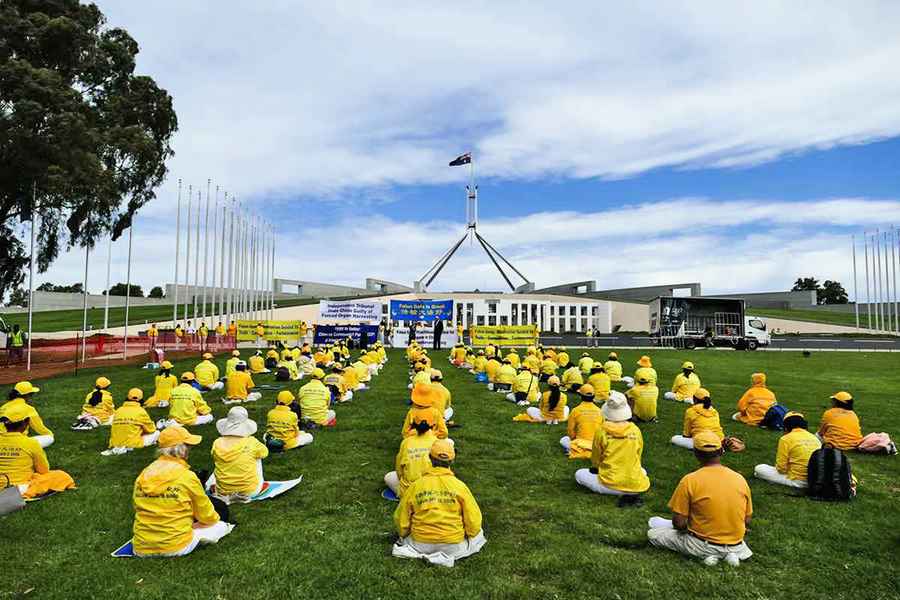 王毅訪澳洲 法輪功學員抗議中共迫害