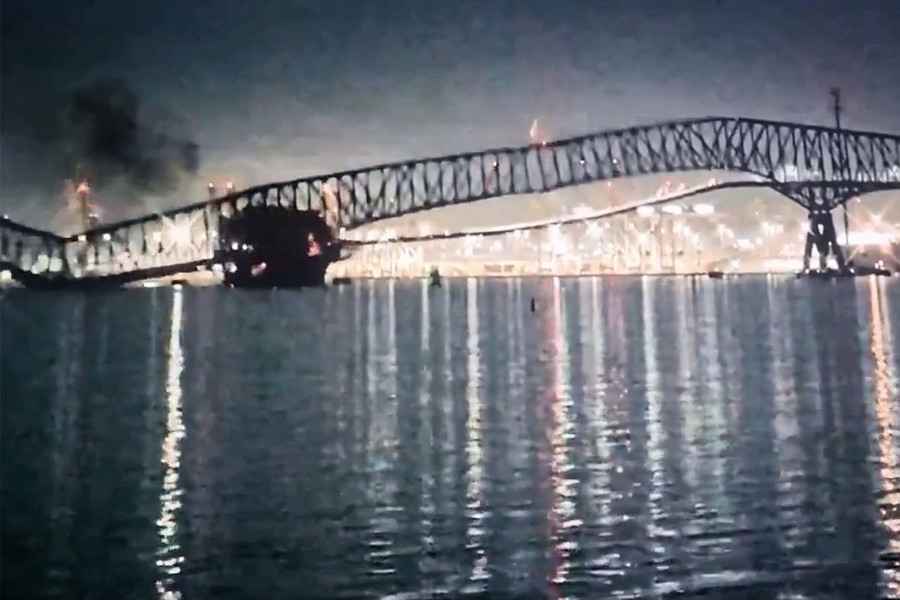 巴爾的摩一條大橋被撞塌 正搜救至少7人（有片）