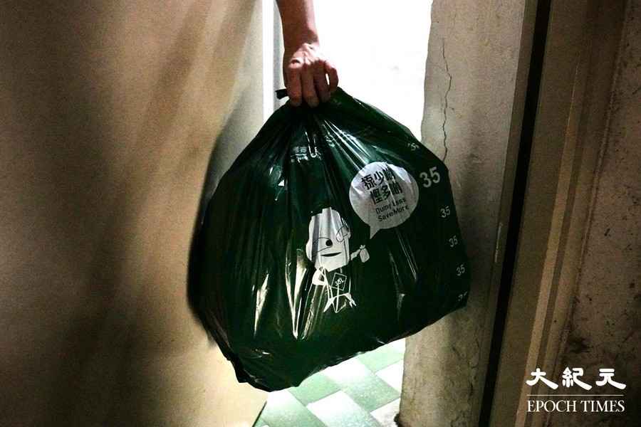 垃圾徵費｜物管指連翠邨僅兩成住戶使用指定袋