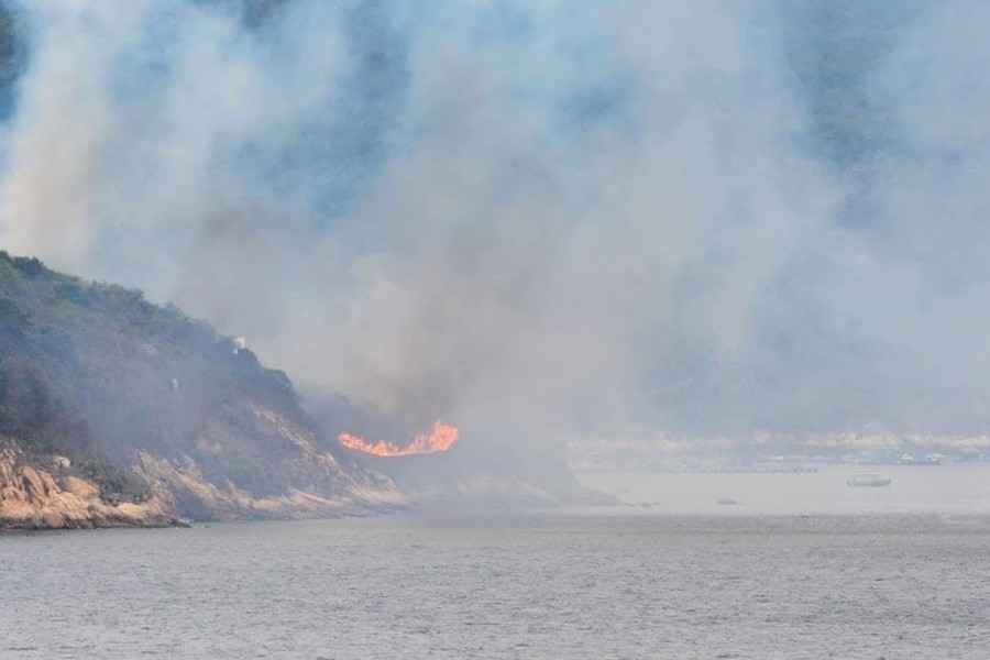 南丫島對開鹿洲山火 27人一度被困