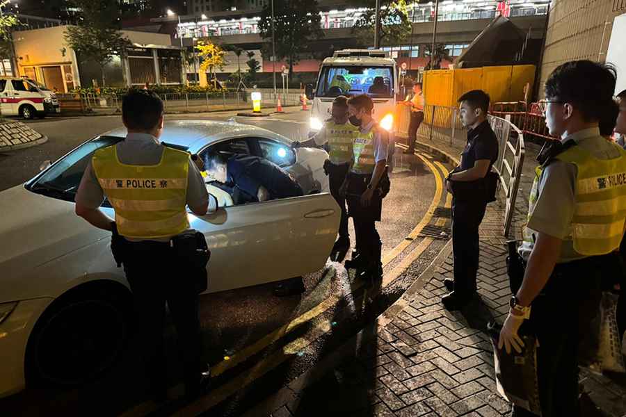 東九交通部拘四司機 包括一毒品快餐車