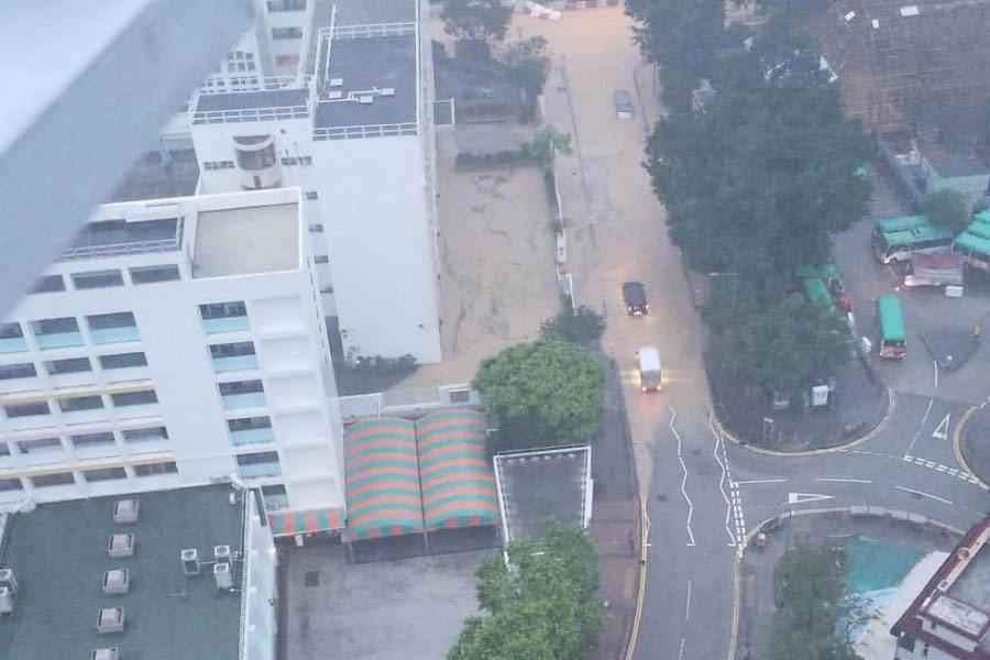 暴雨｜多條巴士路線受水浸影響暫停服務