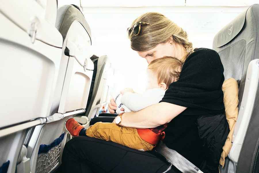 嬰幼兒搭機啼哭怎麼辦 空姐教你這招