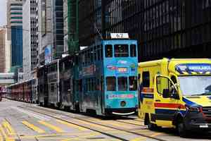 婦人電車梯間摔倒 中區出現電車龍