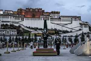 報告 加強監控 中共逼藏人大舉搬遷