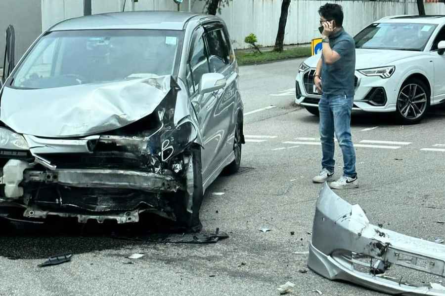 大埔工業邨三車相撞 客貨車司機受傷送院