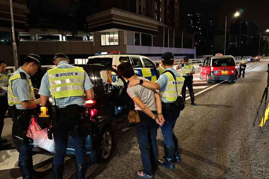 新界南交通部打擊毒駕酒駕 拘17男女