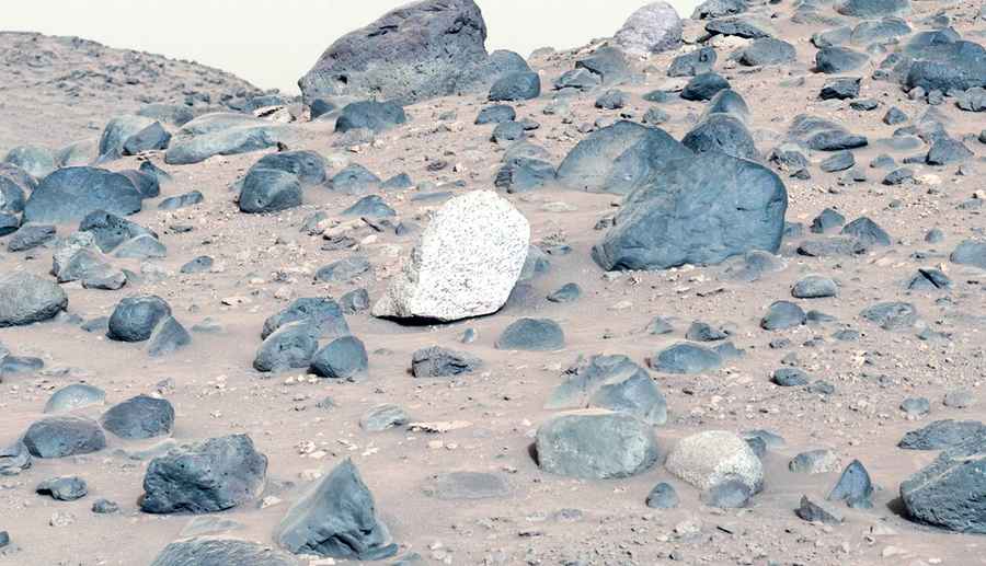 火星上首次發現神秘石塊