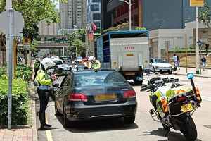 牛肉乾｜警港島單日發逾二千告票 拘三人