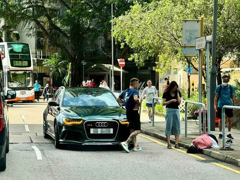 葵涌私家車撞倒過路女童 清醒後送院