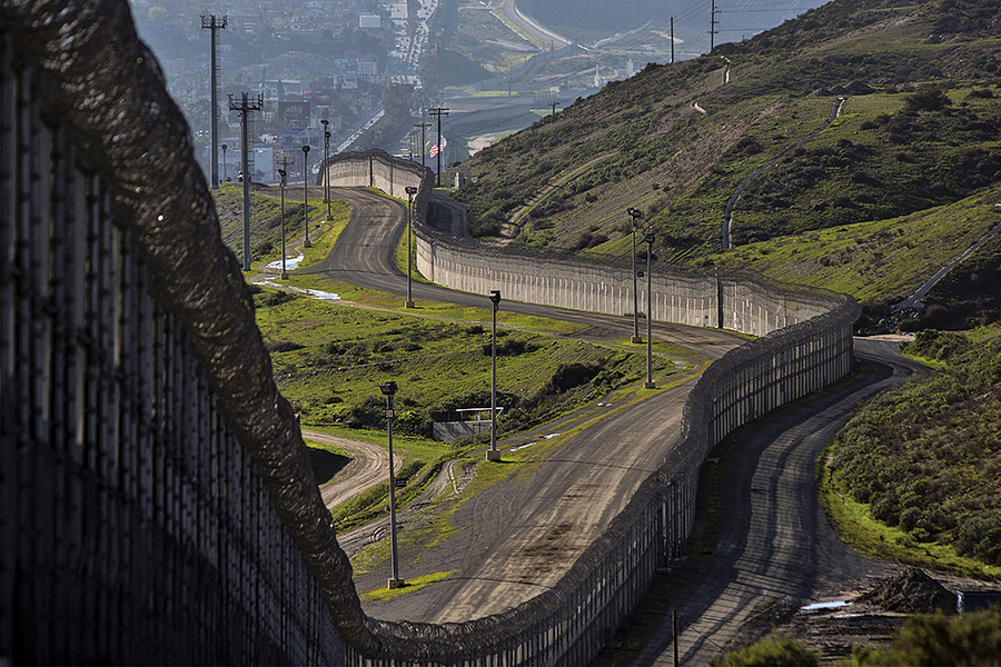 特朗普要建宏偉美墨邊境牆或高30呎