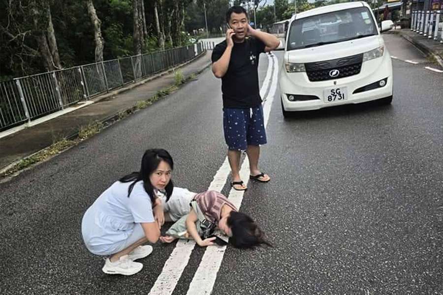 汀角路女途人捱私家車撞 送院治理