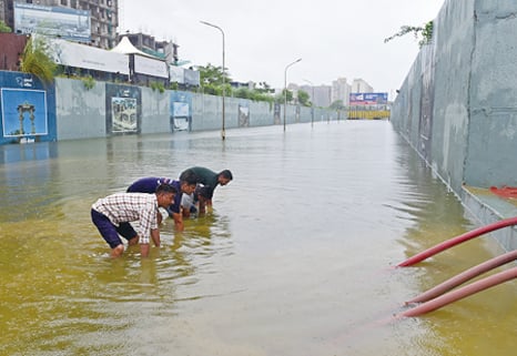 印度南部大雨成災  上百列車停駛乘客滯留車站