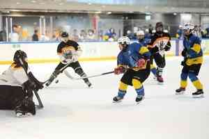 香港業餘冰球會巨人隊及香港女子冰球會首戰告捷