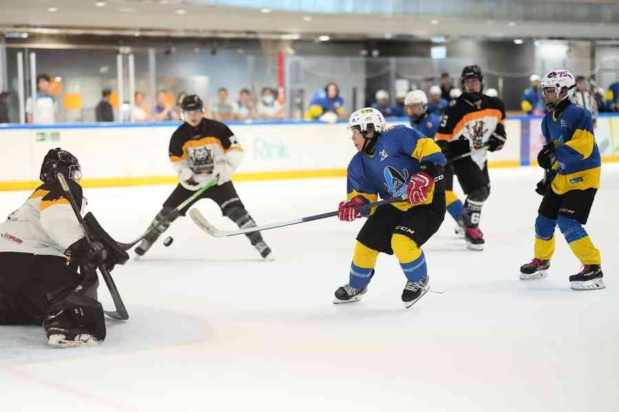 香港業餘冰球會巨人隊及香港女子冰球會首戰告捷
