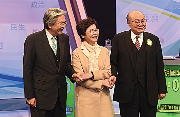 林鄭月娥（中）當選新一屆香港特首。（大紀元）