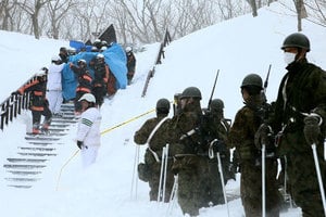 遭雪崩活埋 日本高中生靠吃掉嘴邊的雪保命