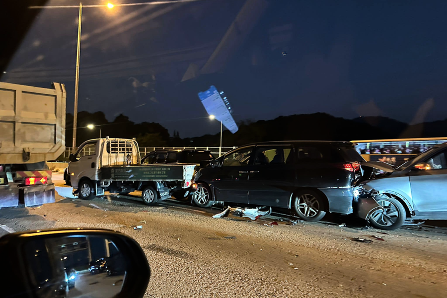 吐露港公路11車串燒　7人輕傷