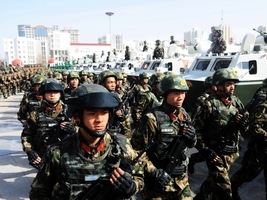 新疆一周傳兩襲擊案 又千名武警從遼寧入疆