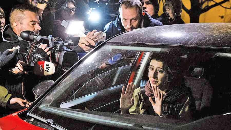 遭伊朗拘禁20天 意大利女記者獲釋