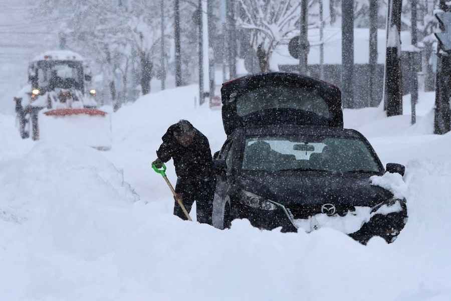 入冬最強寒流 日本白川鄉積雪127厘米 車輛失控釀一死