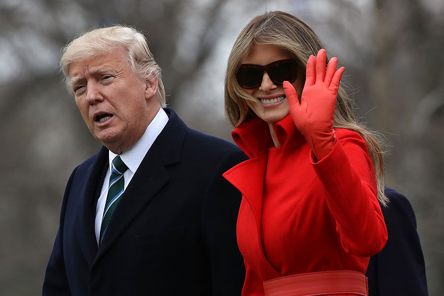 3月17日，梅拉尼婭和總統特朗普離開白宮，前往馬拉阿哥莊園。（Justin Sullivan/Getty Images）