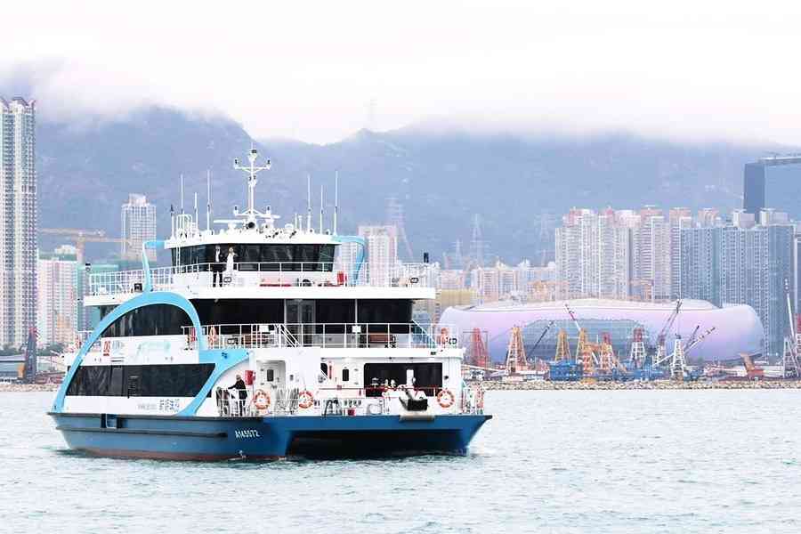 全港首艘電動渡輪試營運 預計第二艘下月運抵香港