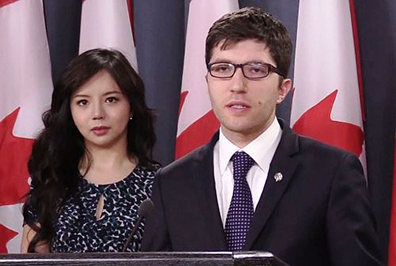四月四日上午，加拿大國會議員Garnet Genius在渥太華召開新聞發布會，宣布在國會重新提出C-561法案 （Bill C-561），打擊強制摘取人體器官行為。(明慧網)