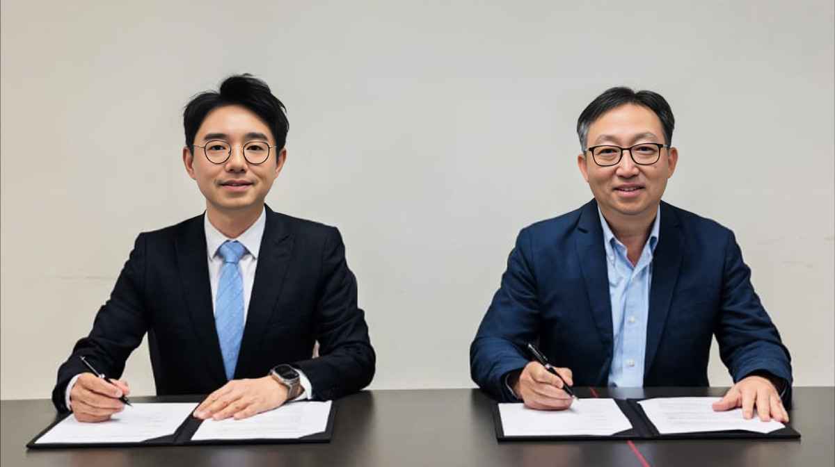 圖為（左起）俊盟國際主席及行政總裁勞俊傑和聯天科技主席許清宗出席諒解備忘錄簽署儀式。(EFT Solutions Holdings Limited提供)