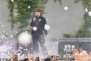 姜濤現身西九生日活動 與姜糖互動 晚上無人機及煙火表演