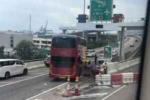 西九龍公路城巴疑失控撞壆 廿多人傷