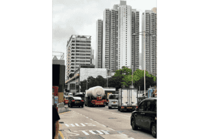 黃大仙囚車撞運石油氣車 多人傷