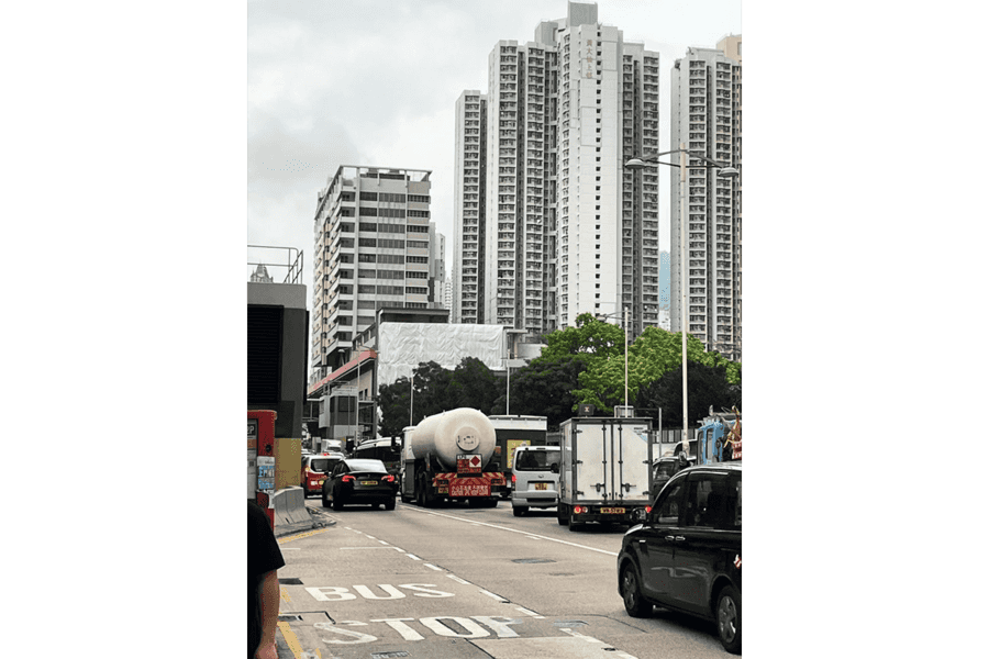 黃大仙囚車撞運石油氣車 多人傷