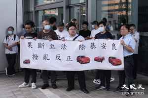 的士促嚴打非法白牌車 政府稱已去信警告平台