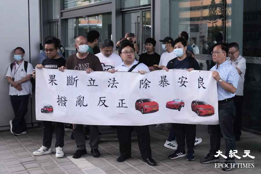 的士促嚴打非法白牌車 政府稱已去信警告平台