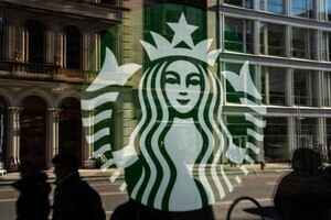 【每日品牌】美國逾千名Starbucks員工罷工 抗議制服新規