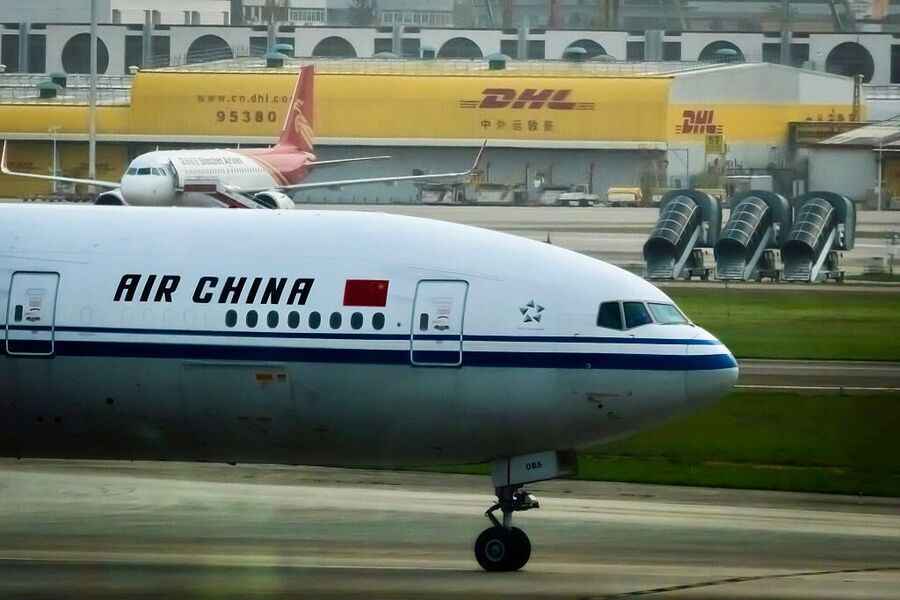 中美航空運力因小包裹關稅暴跌 航線將調整