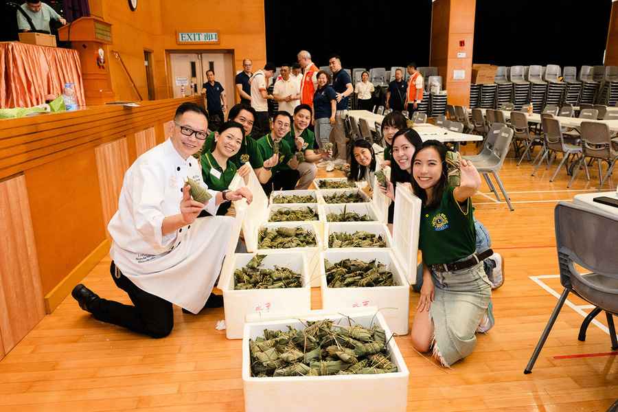 獅子會慈善包粽日 逾450人合力包製800隻愛心粽