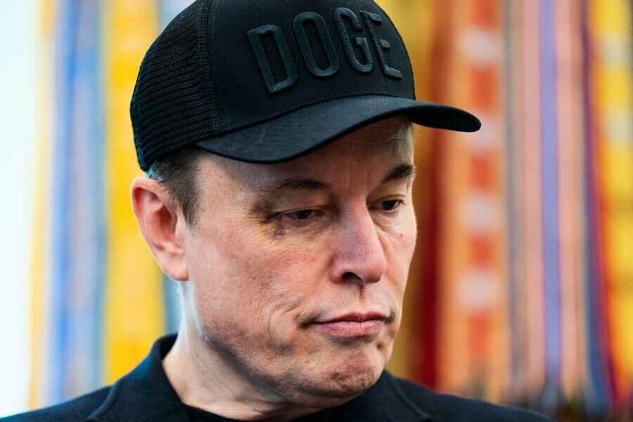 馬斯克現身白宮告別會 眼部的淤青引猜測