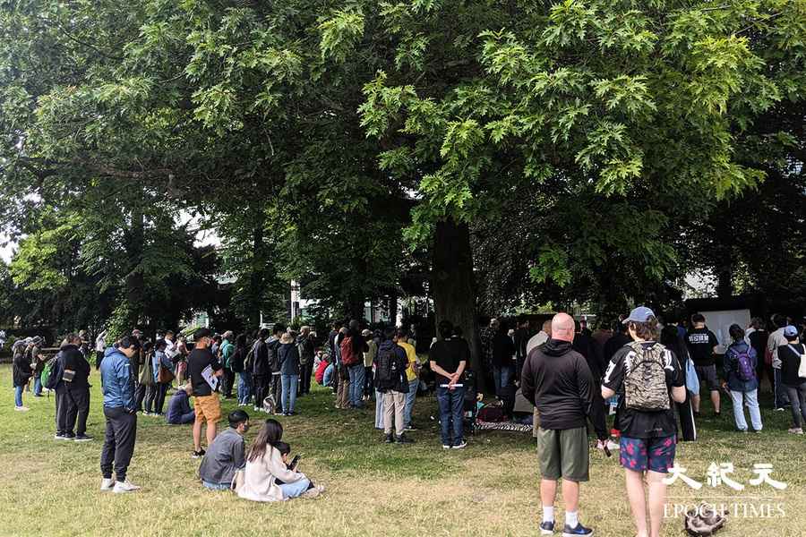 英國雷丁六四集會逾150人出席 徐漢光拍片籲港人保留記憶
