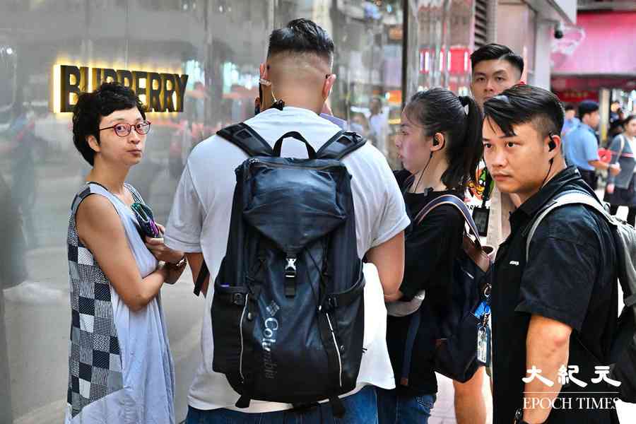 六四前夕銅鑼灣多警巡邏 藝術家陳美彤遭截查並「送離」