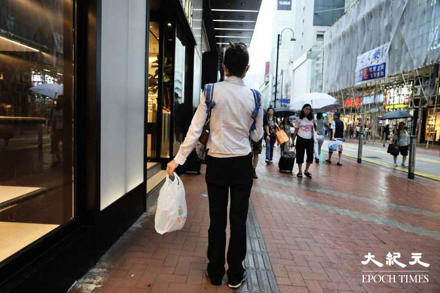 市民以「坦克人」形象到銅鑼灣 籲勿忘六四