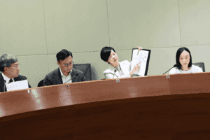 皇后山邨水質風波 何永賢稱已安裝過濾系統 每日檢查兩次
