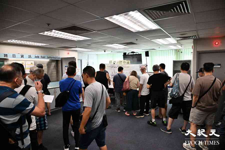 3支的士車隊辦招聘會 退休司機放棄求職指填資料複雜
