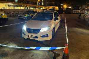 私家車牛頭角逆線避截查司機棄車潛逃 警車內檢兩張他人身份證